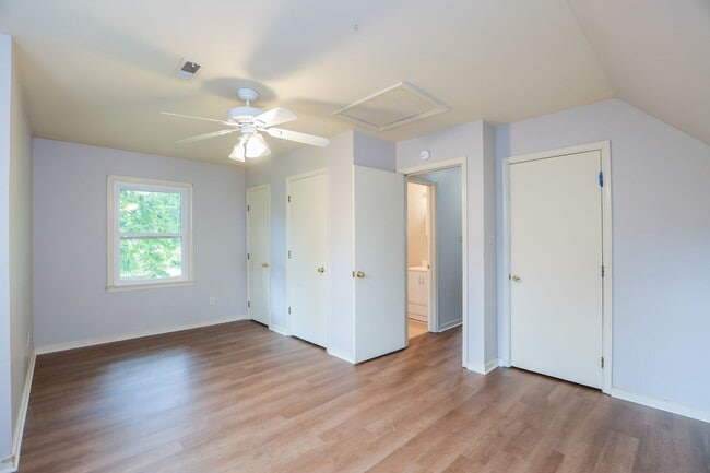 Building Photo - -- Available Now!  Spacious 3 Bed 2 Bath C...