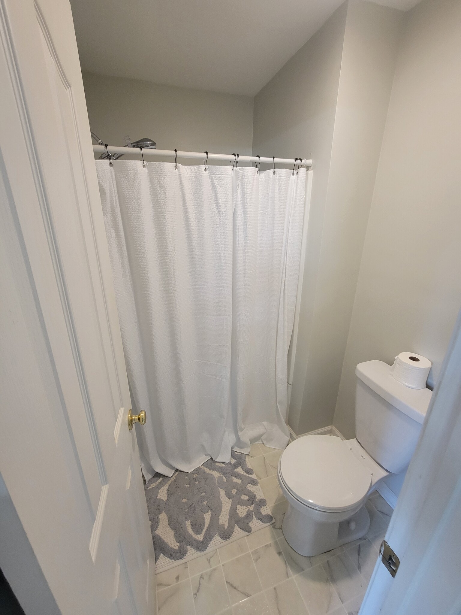 Primary's Bathroom - 2257 Averill Dr