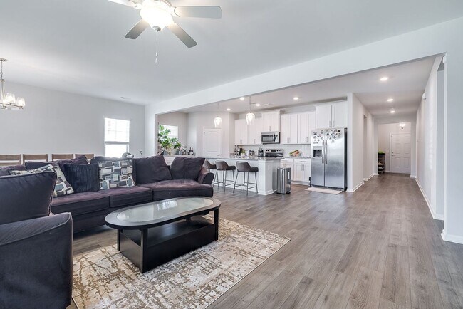 Building Photo - Luxury Meets Simplicity in This One-Story Ranch 3 Bed / 2.5 Bath