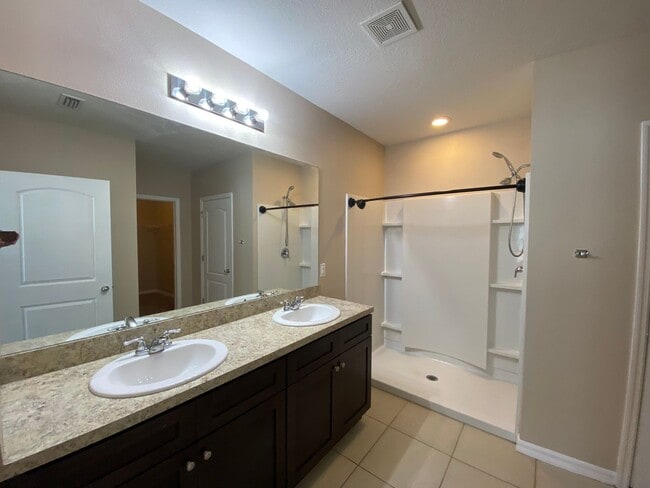 Building Photo - Oak Hill Plantation - 4/2/2 **Won't Last**