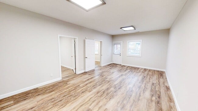 Building Photo - 2437 Indianola Ave