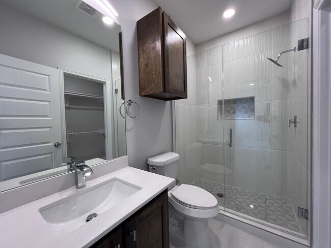 Building Photo - Brand New! 1st Month Free! Don't Miss Out Call today!