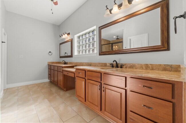 Building Photo - 161 Riverbend Way