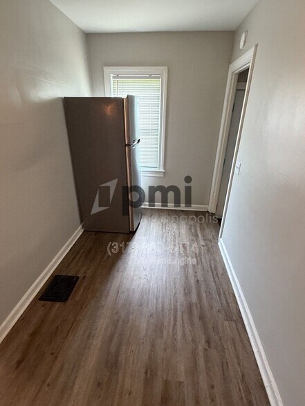 Building Photo - 1512 N Gladstone Ave