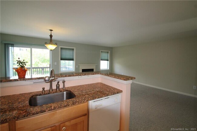 Building Photo - 1001 Cypress Dr