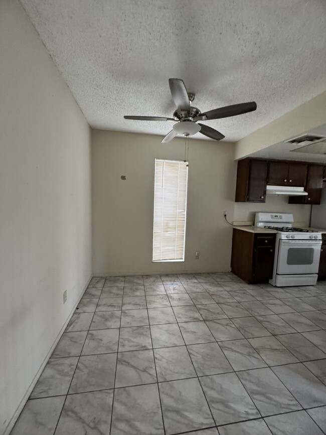 Building Photo - Centrally-located 2BR condo for rent