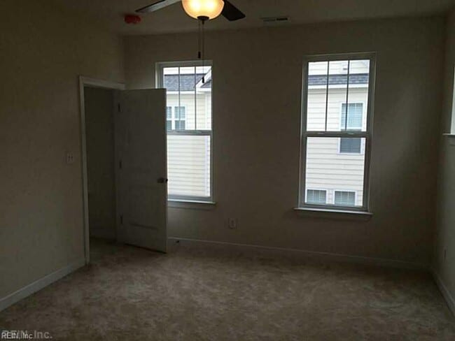 Building Photo - Beach Borough