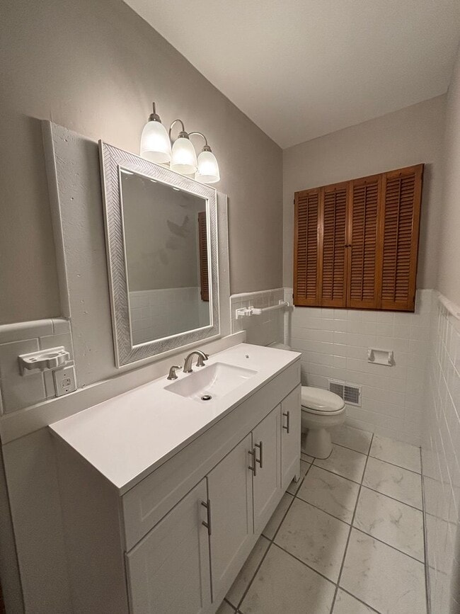 Building Photo - HUGE House near Athens Tech FOR RENT