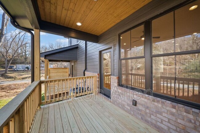 Building Photo - 107 Collin Pl