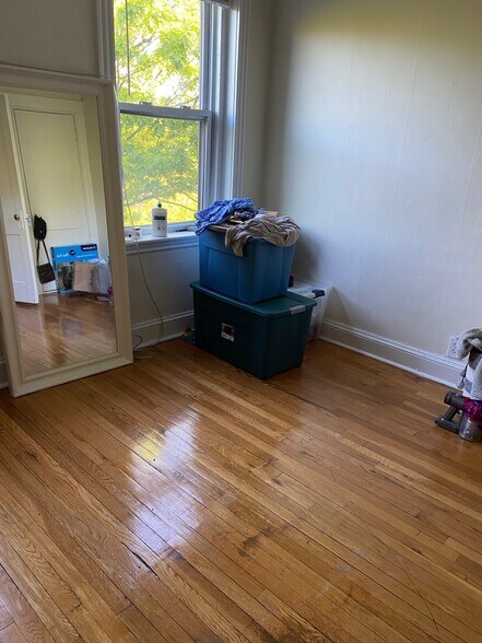 Building Photo - 364 Riverway