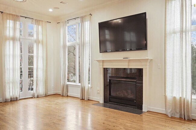 Building Photo - 521 Lovett Blvd