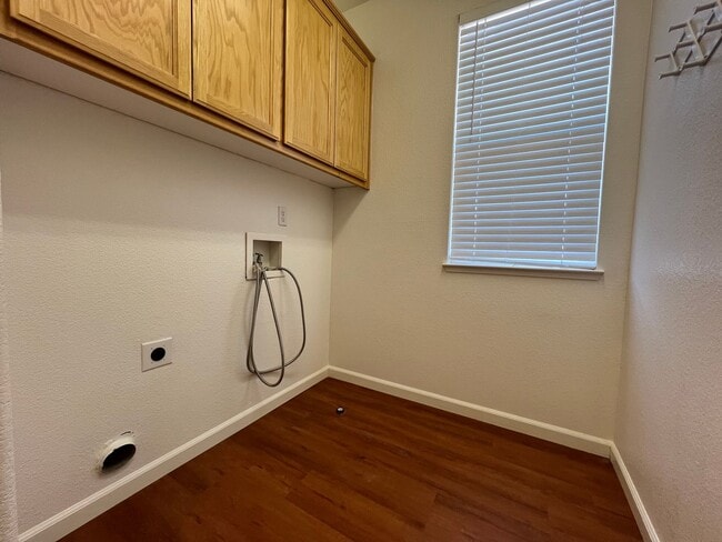 Building Photo - Spacious Folsom Parkway Home Near Park wit...