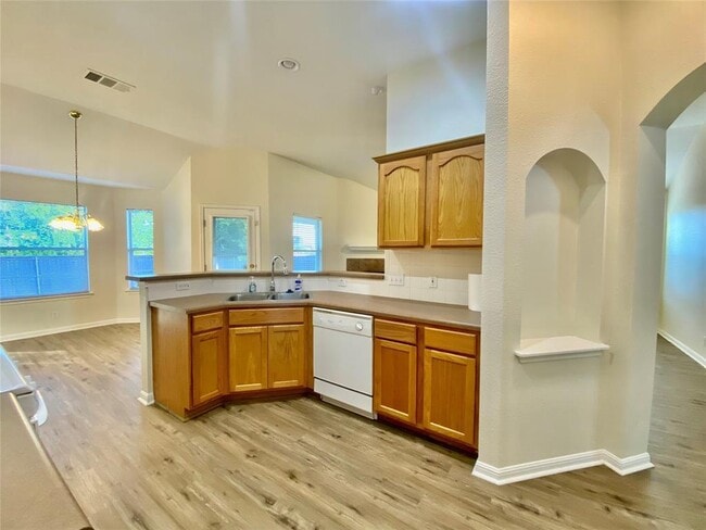 Building Photo - 196 Unity