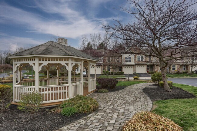 Building Photo - Modern and Convenient Hershey/Harrisburg Suburb Townhouse