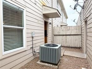 Building Photo - 10064 Emnora Ln