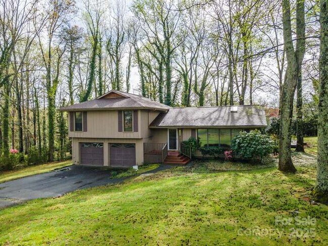 Building Photo - 411 Holly Hill Dr