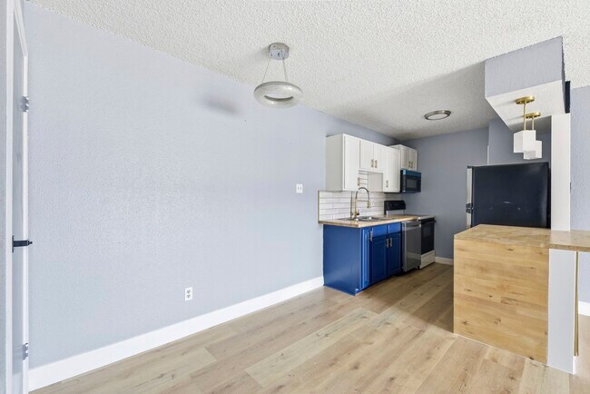 Building Photo - 2750 Holly Hall St