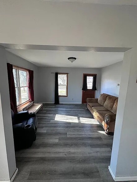 Building Photo - 620 3rd Ave W