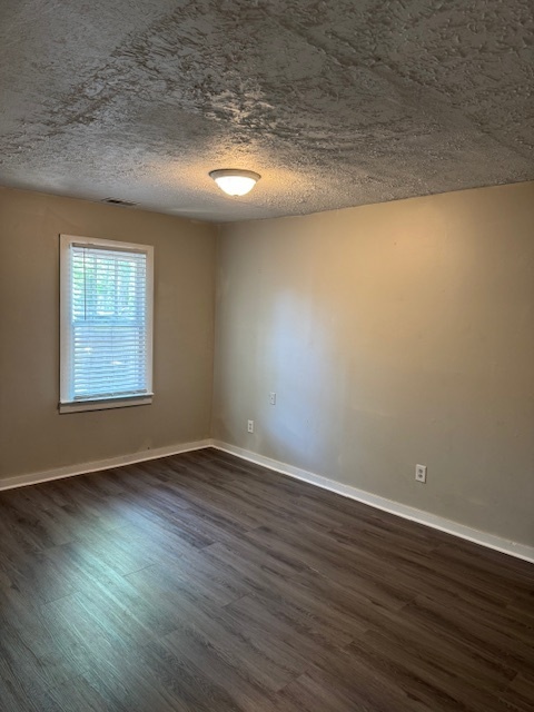 Building Photo - Renovated 3BR/2BA home w/ large bak yard!