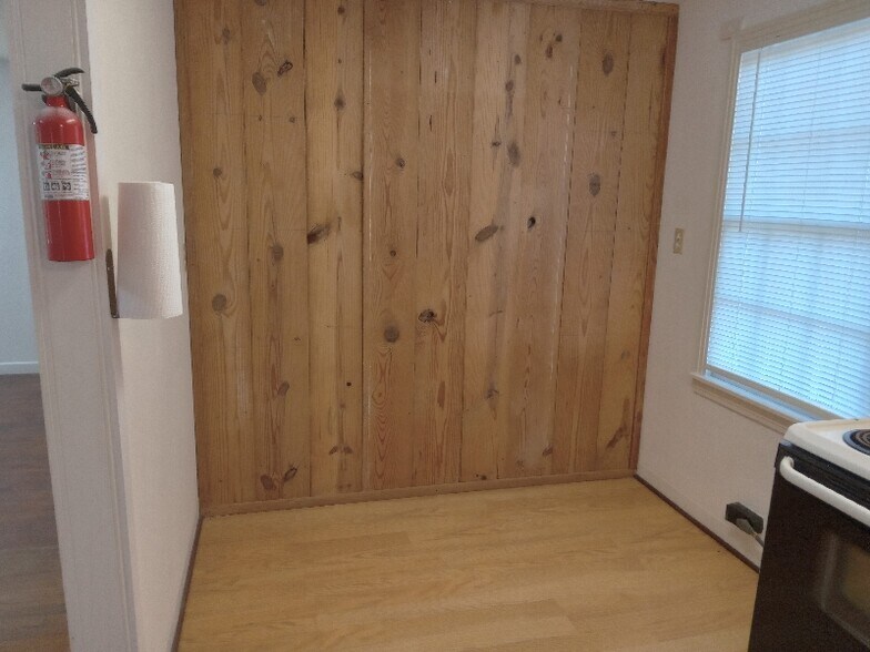 Building Photo - 207 E Grand Ave