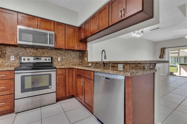 Building Photo - 16640 Hemingway Dr
