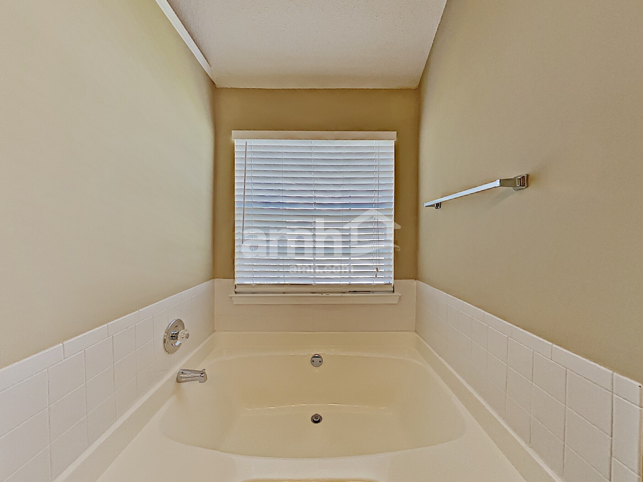 Building Photo - 702 Fletcher Dr