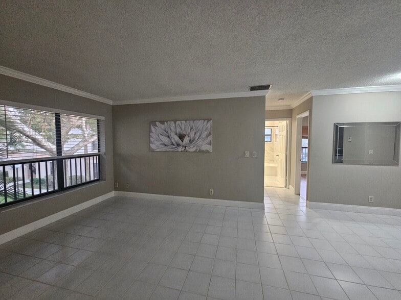 Building Photo - 2738 Carambola Cir S