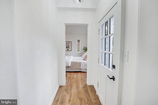 Building Photo - 102 N Rogers St