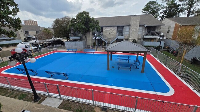 Building Photo - 7400 Bellerive Dr