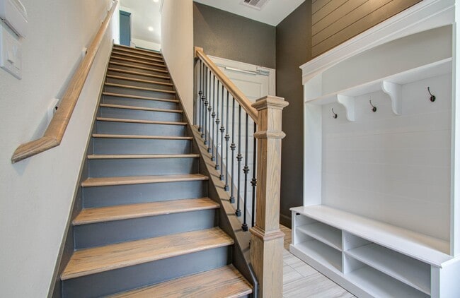 Building Photo - 2812 Grand Fountains Dr