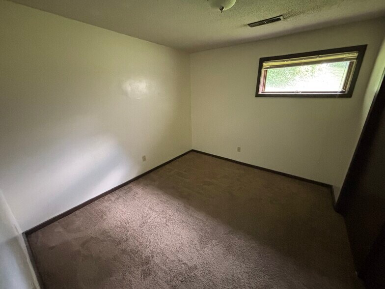 Building Photo - 3016 Alpine Dr