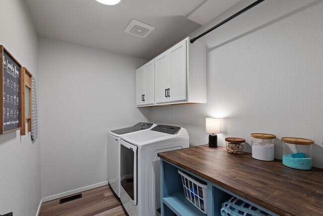 Building Photo - 3 bedroom 2.5 bath in Mosaic