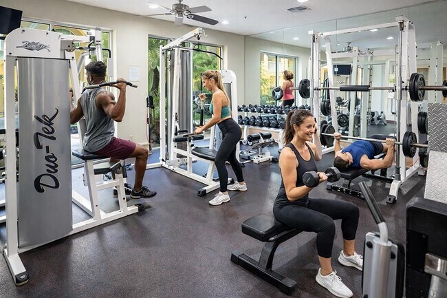 Building Photo - 860 N Orange Ave