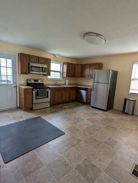 Kitchen from living room - 914 Murrell Rd