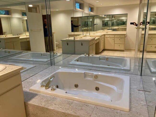 Building Photo - 3bd/3.5ba in Summit Executive Neighborhood