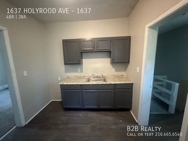 Building Photo - 1637 Holyrood Rd
