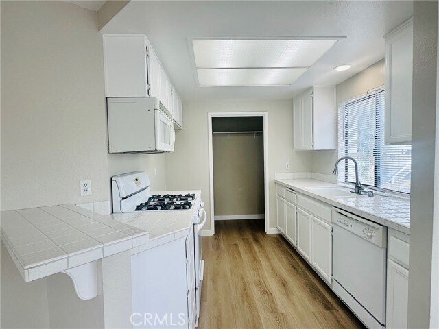 Building Photo - 11 Bridle Ln