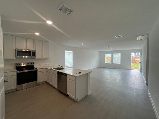 Building Photo - Stunning 3/2 Home In Waters Edge, Seguin, TX