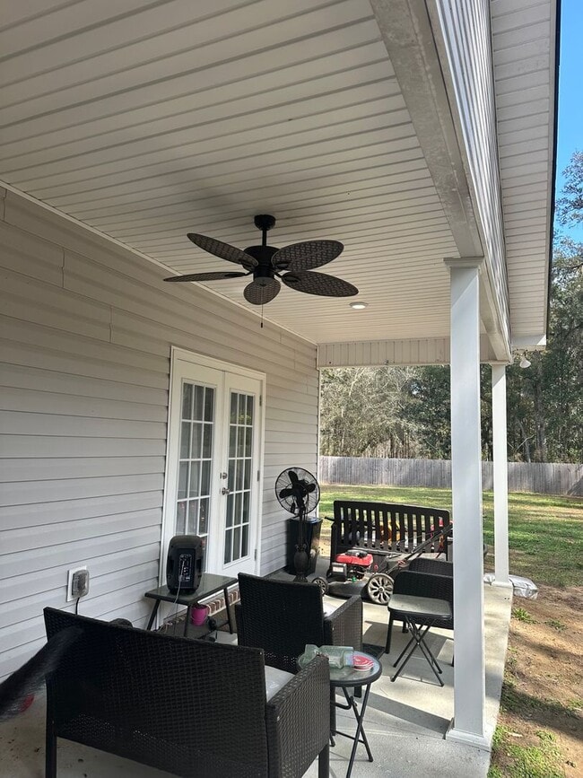 Building Photo - For Rent