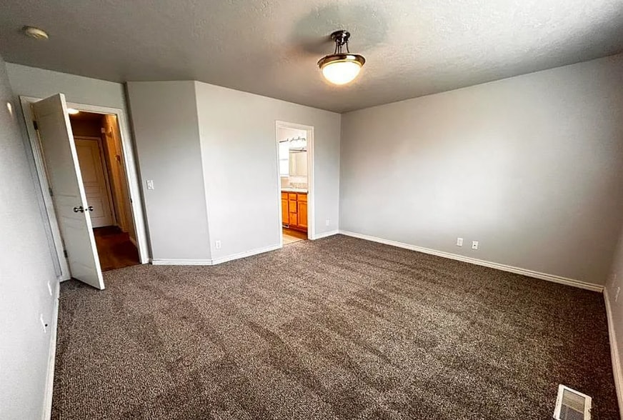 Primary bedroom - 8455 W Harmonica Way