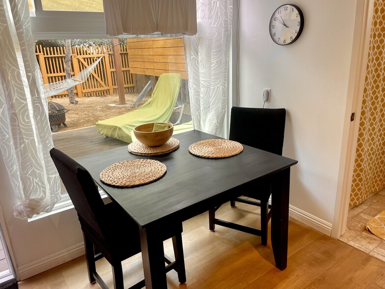 Dining area table - 3050 Driscoll Dr