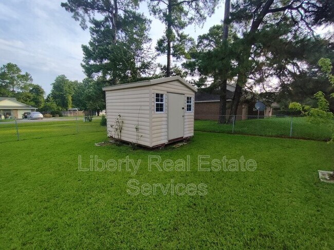 Building Photo - 633 Trevor St