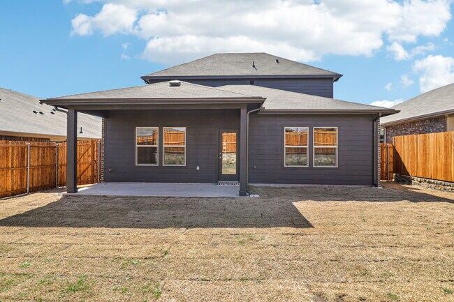 Building Photo - 2113 Gustavus Dr