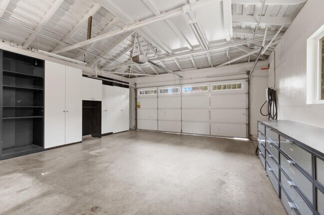 Building Photo - 1098 Muir Way