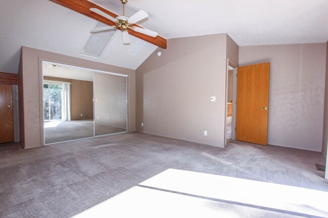 Building Photo - Home located in Pines & Boulders with Views!