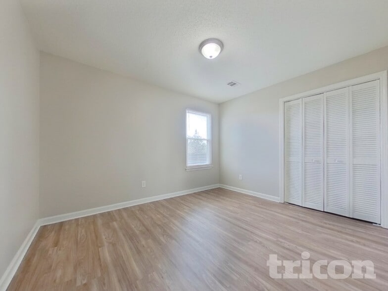 Building Photo - 279 Legend Oaks Dr
