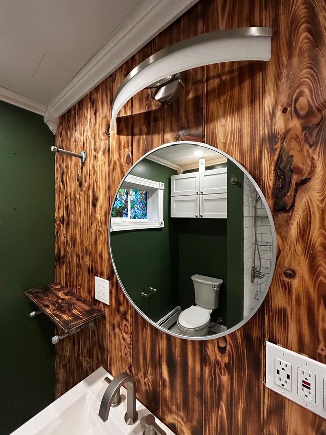 Building Photo - Beautifully Updated 2-Bedroom Home in the ...