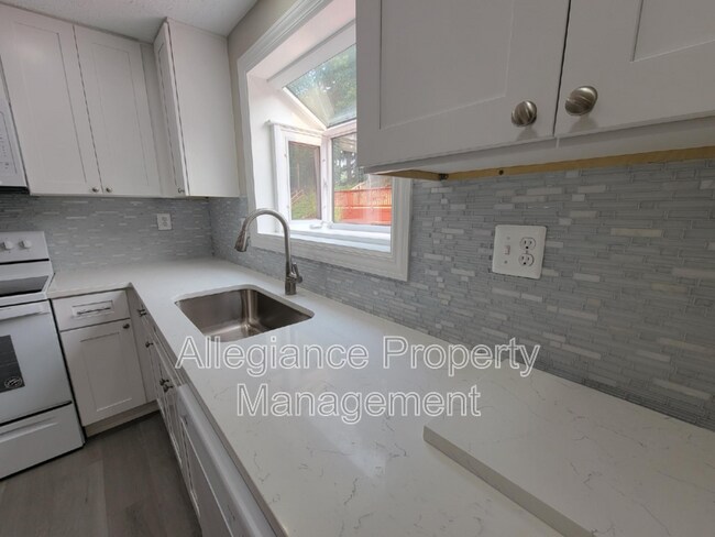 Building Photo - 7598 Springfield Hills Dr