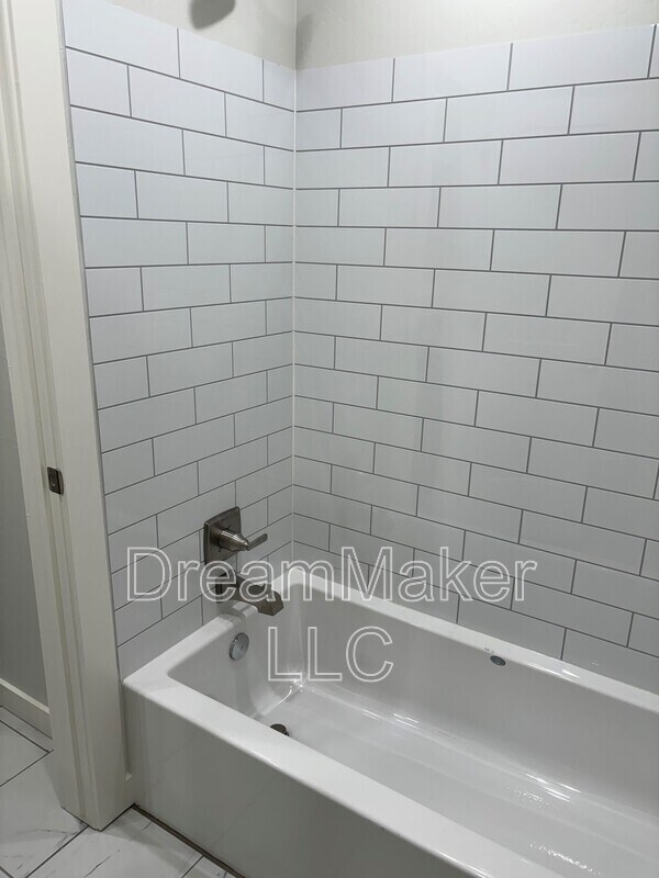 Building Photo - 1028 Varenna Ln