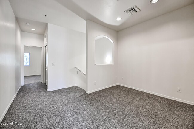 Building Photo - 4608 W Maryland Ave